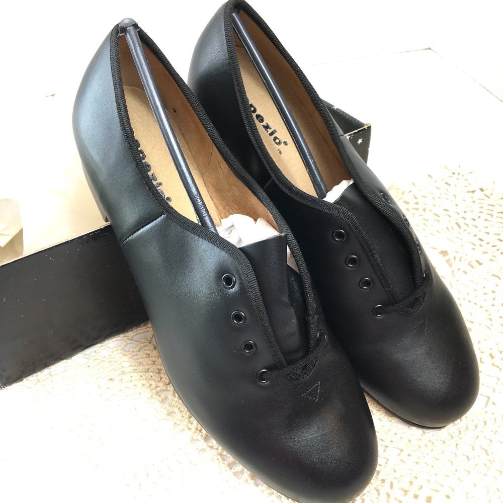 Capezio CG092A Premiere Character Oxford Shoe NWT